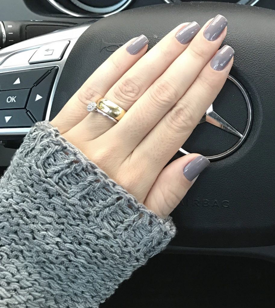 Esmalte cinza: ele chegou pra ficar!